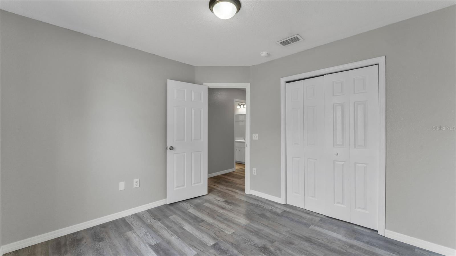 Image 24 of 41 For 5284 English Drive