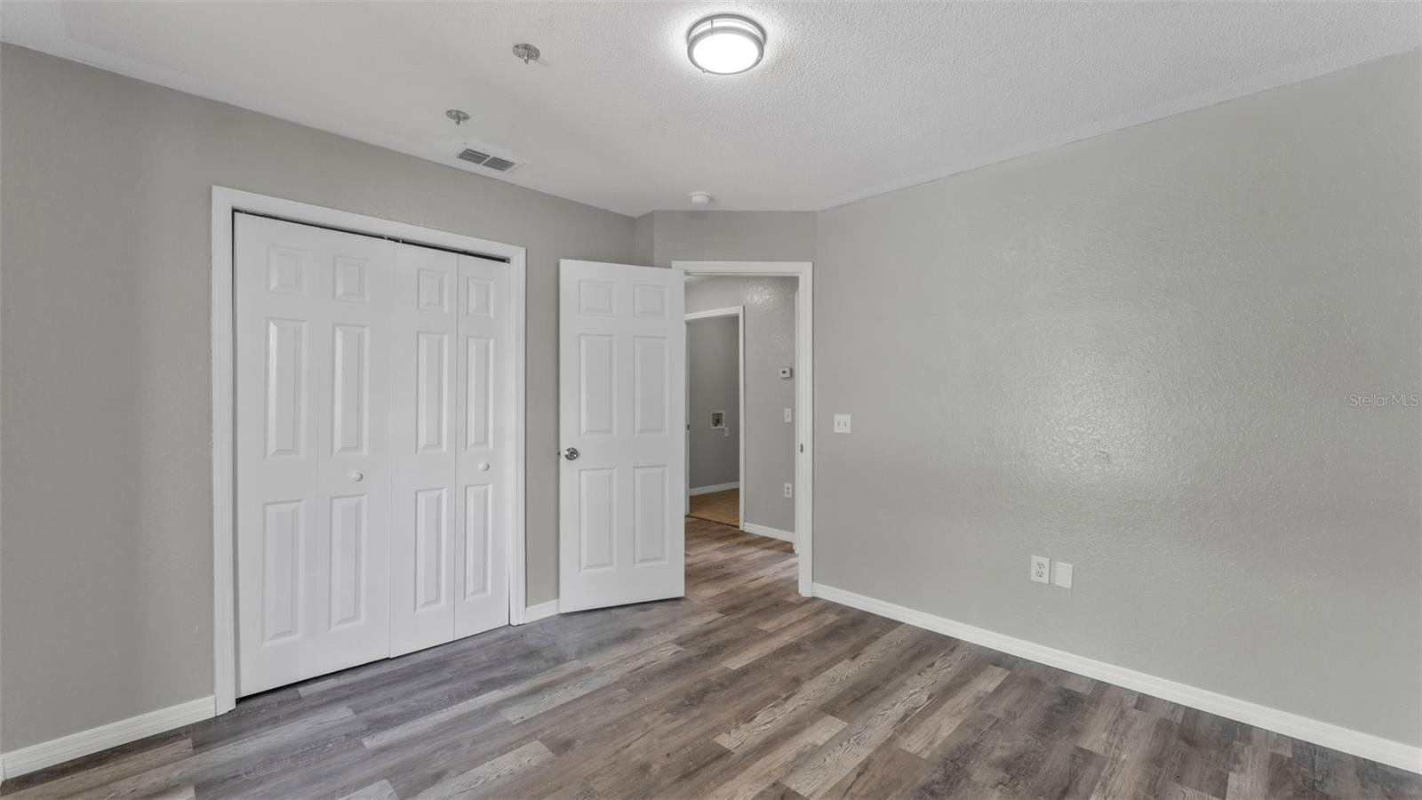 Image 26 of 41 For 5284 English Drive