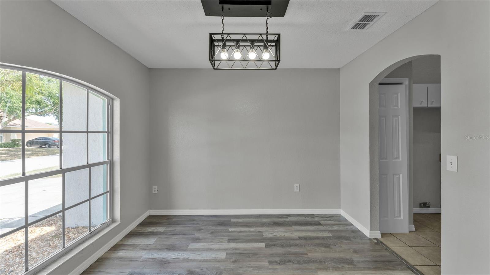 Image 4 of 41 For 5284 English Drive