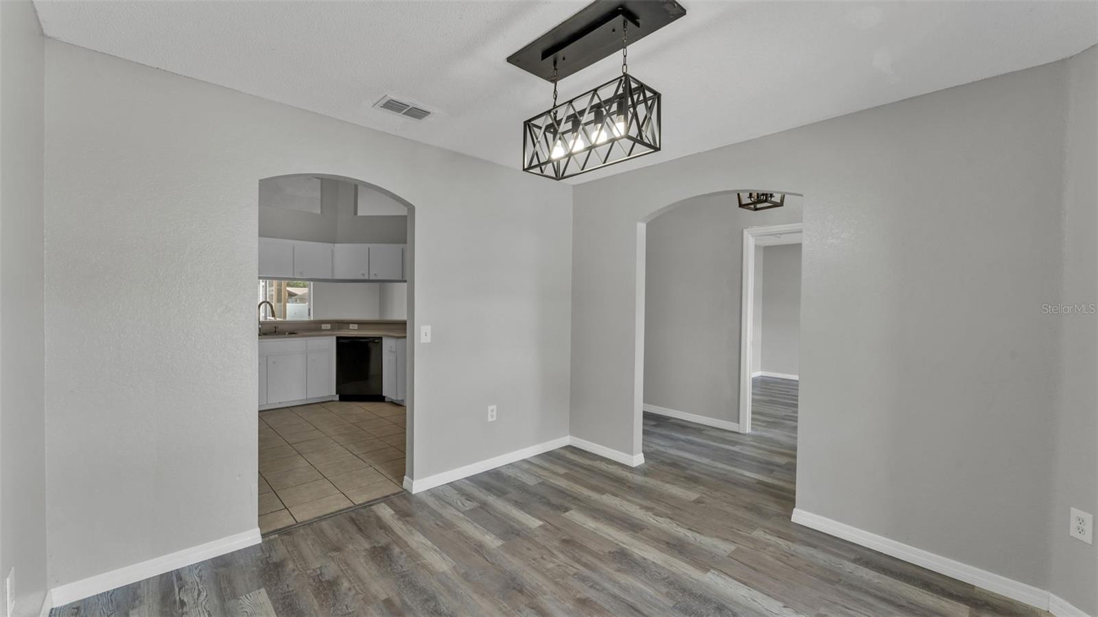 Image 5 of 41 For 5284 English Drive