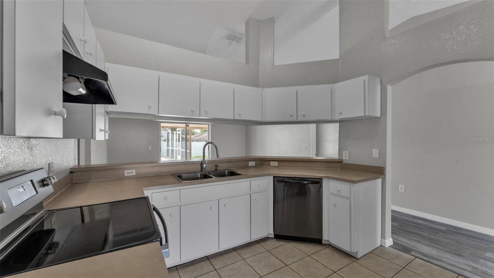 Image 8 of 41 For 5284 English Drive