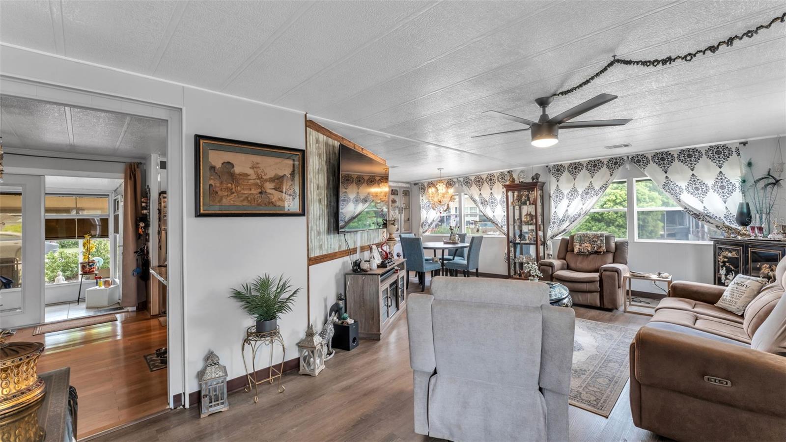 Image 11 of 43 For 12 Woodland Circle
