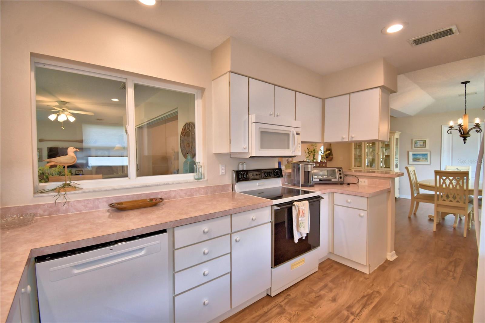 Image 18 of 59 For 679 Sweetwater Way E