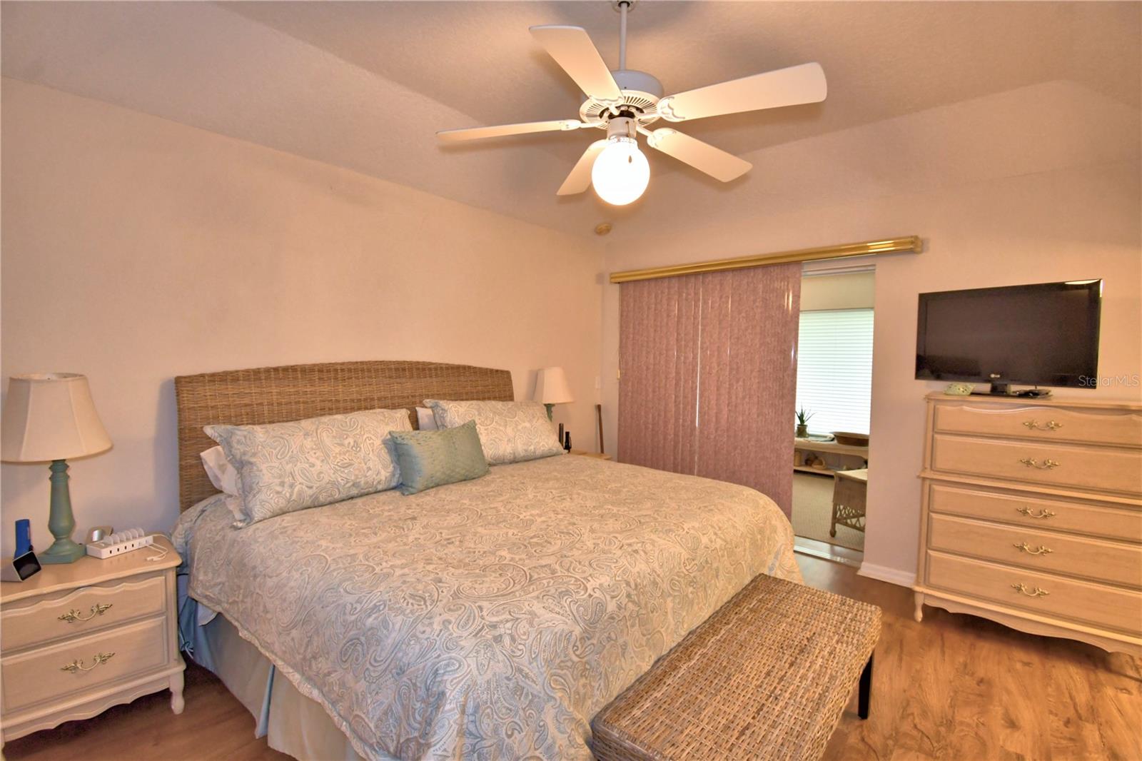 Image 28 of 59 For 679 Sweetwater Way E