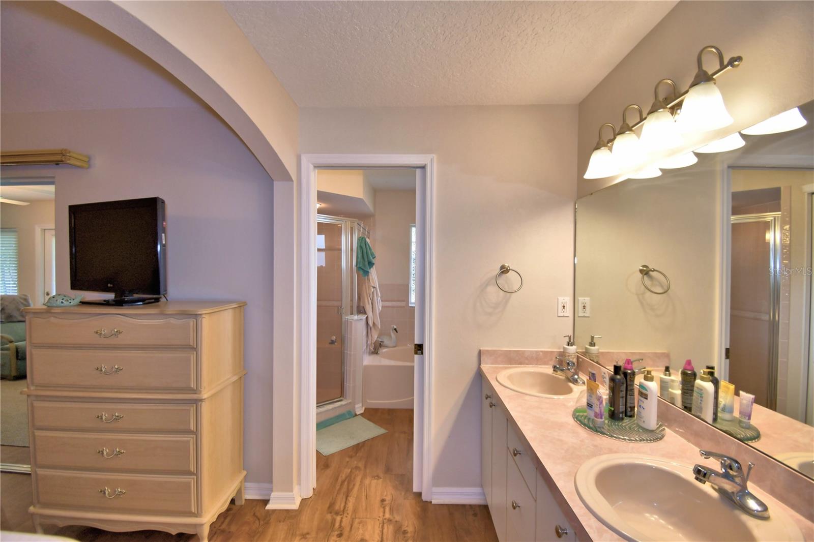 Image 32 of 59 For 679 Sweetwater Way E