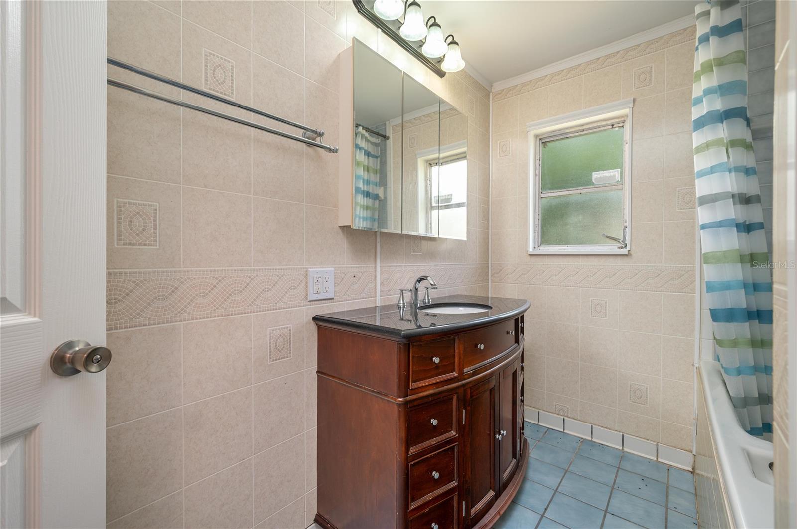 Image 19 of 45 For 2230 Helen Circle