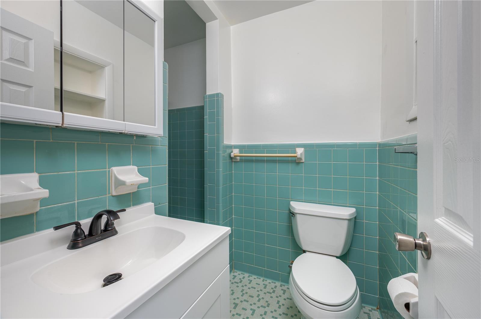 Image 23 of 45 For 2230 Helen Circle