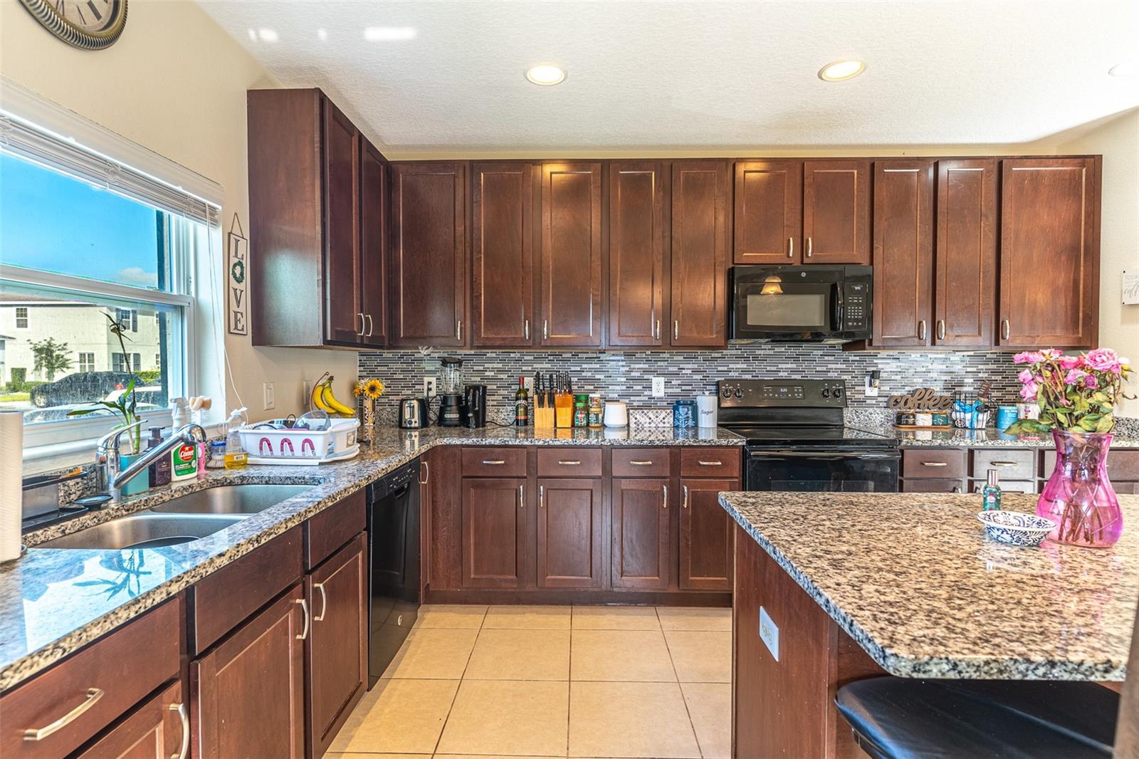 Image 9 of 26 For 233 Primrose Drive