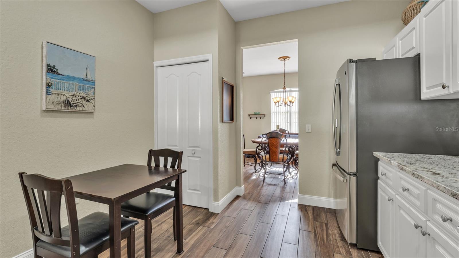 Listing photo id 8 for 5285 English Drive