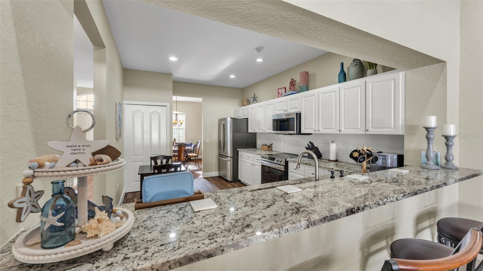 Listing photo id 10 for 5285 English Drive