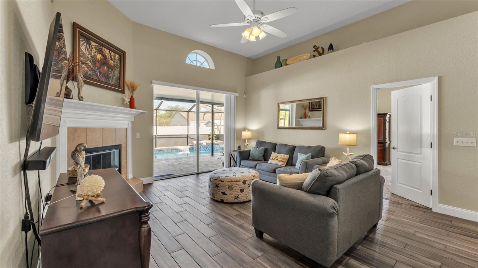 Listing photo id 11 for 5285 English Drive