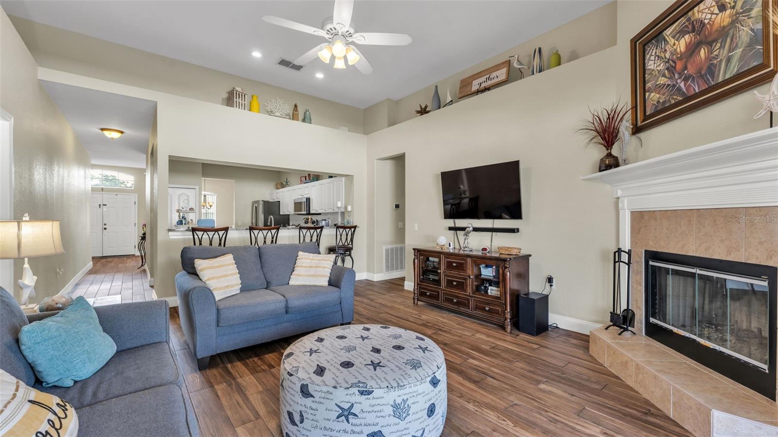 Listing photo id 12 for 5285 English Drive