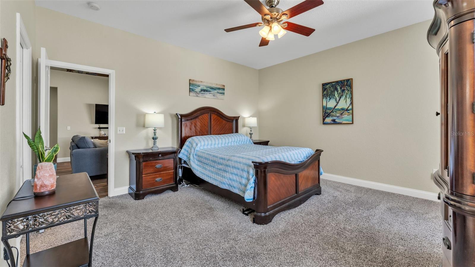 Listing photo id 15 for 5285 English Drive