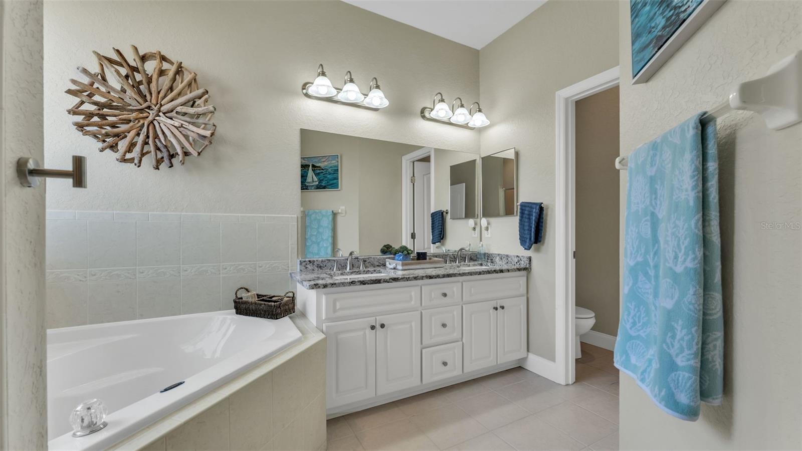 Listing photo id 16 for 5285 English Drive