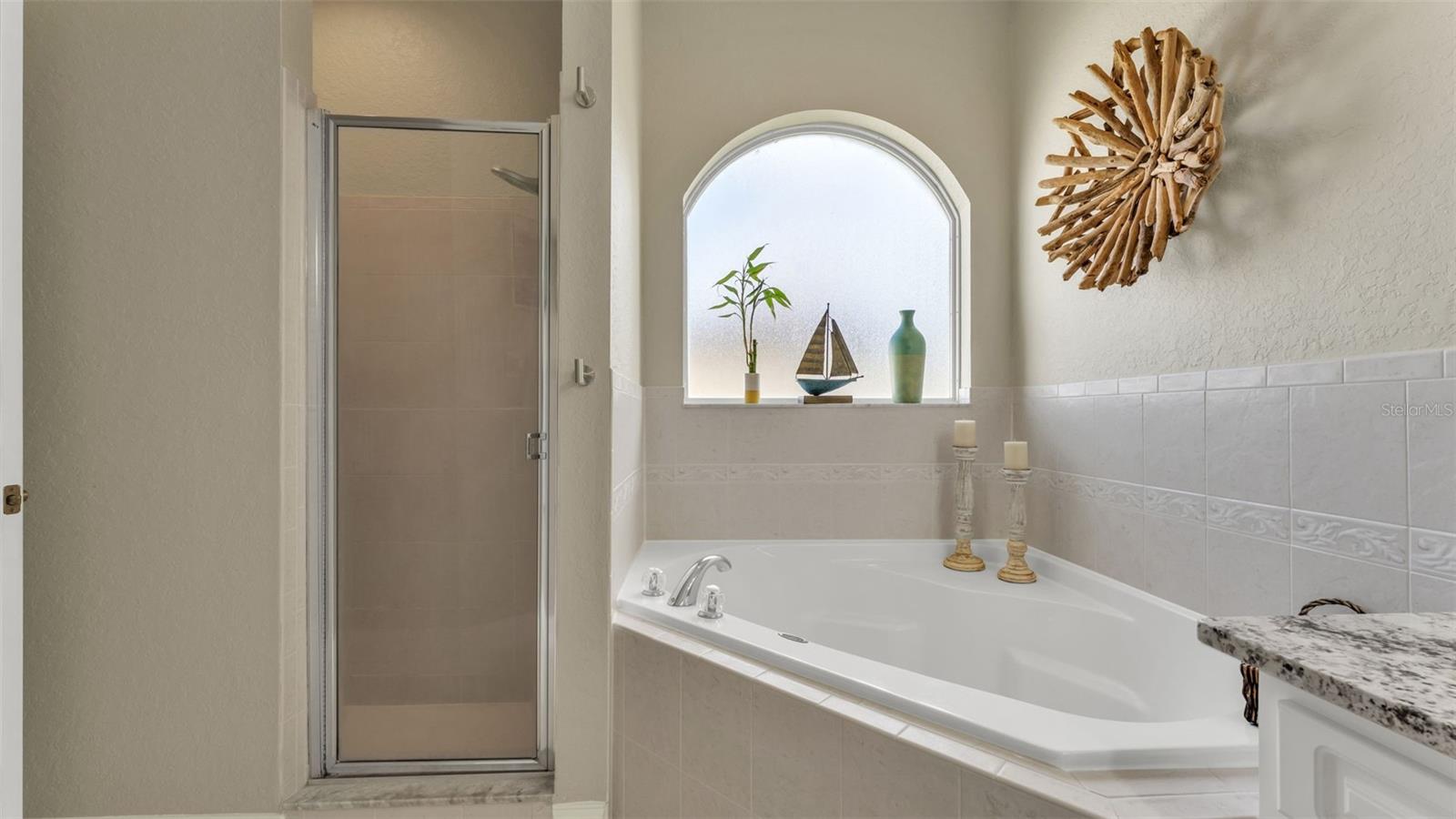 Listing photo id 17 for 5285 English Drive