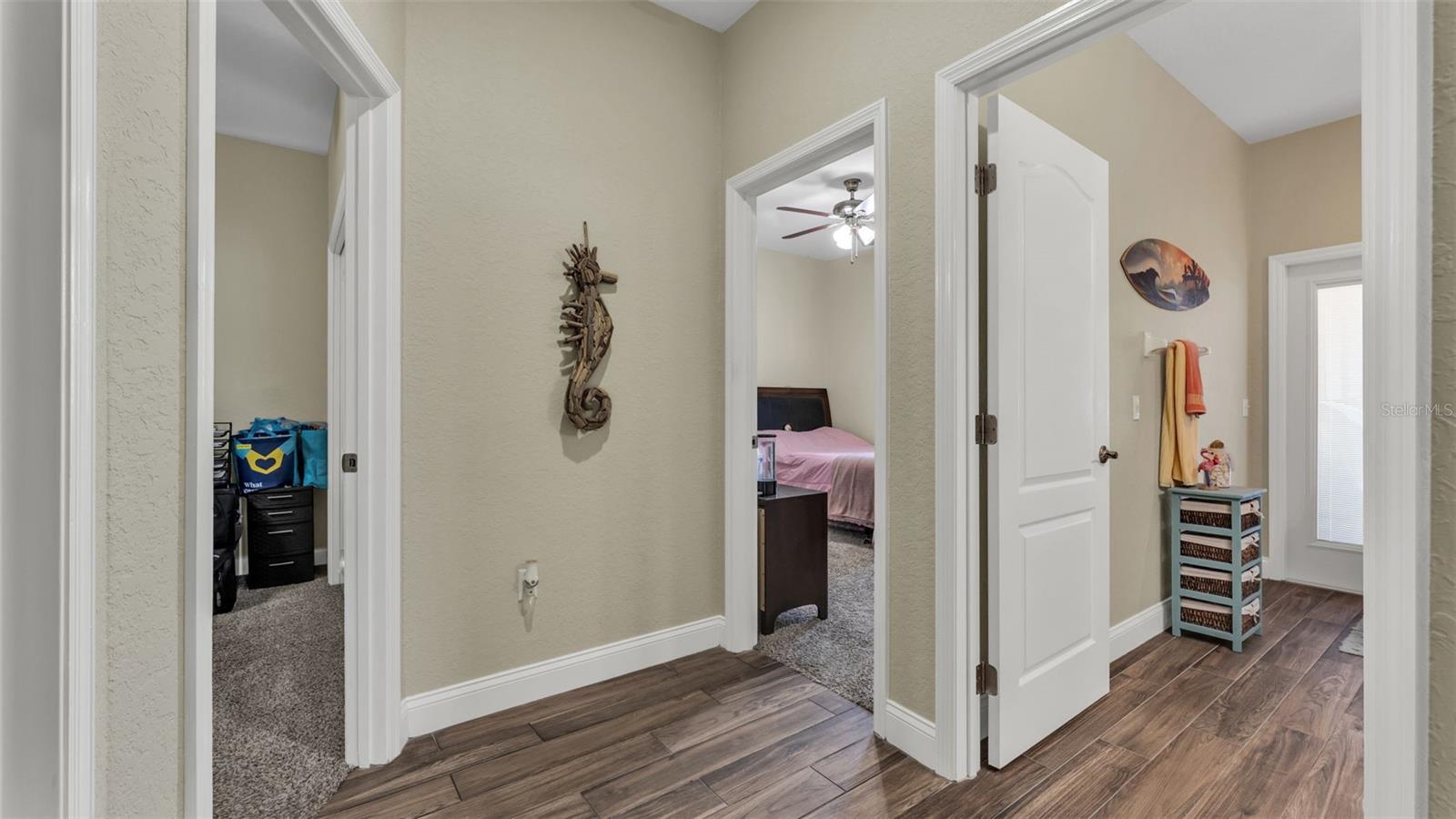 Listing photo id 19 for 5285 English Drive