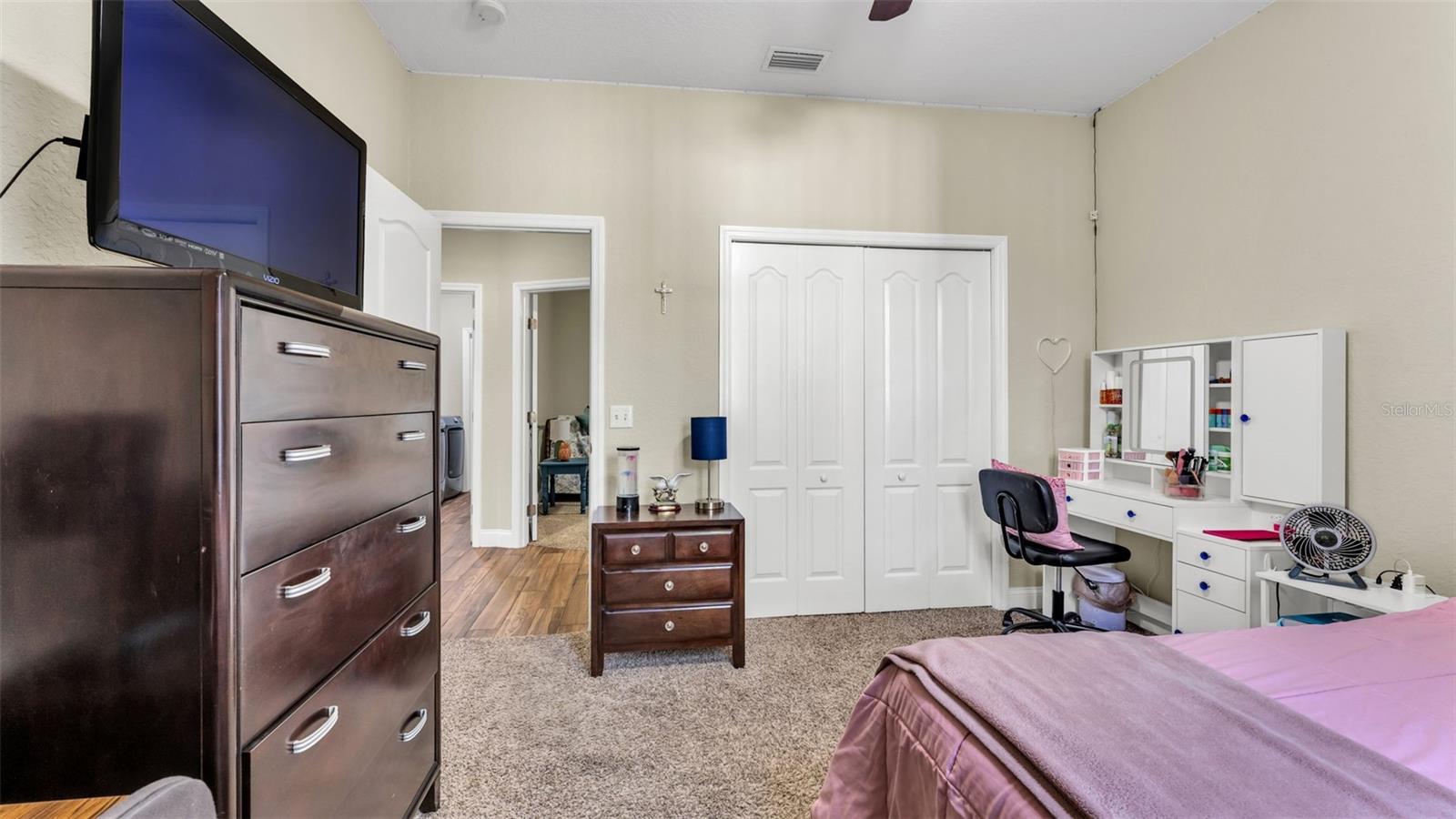 Listing photo id 24 for 5285 English Drive