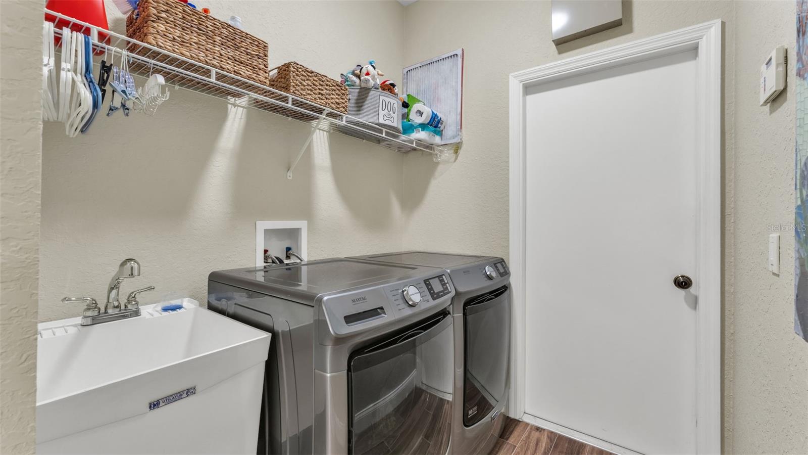 Listing photo id 25 for 5285 English Drive