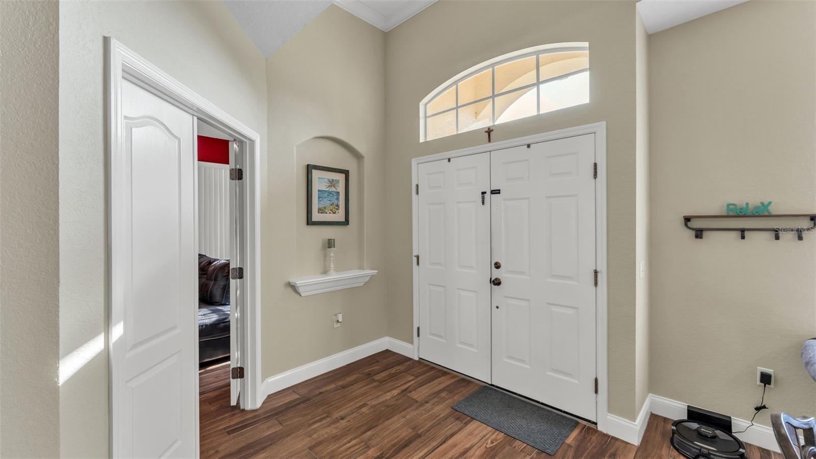 Listing photo id 4 for 5285 English Drive