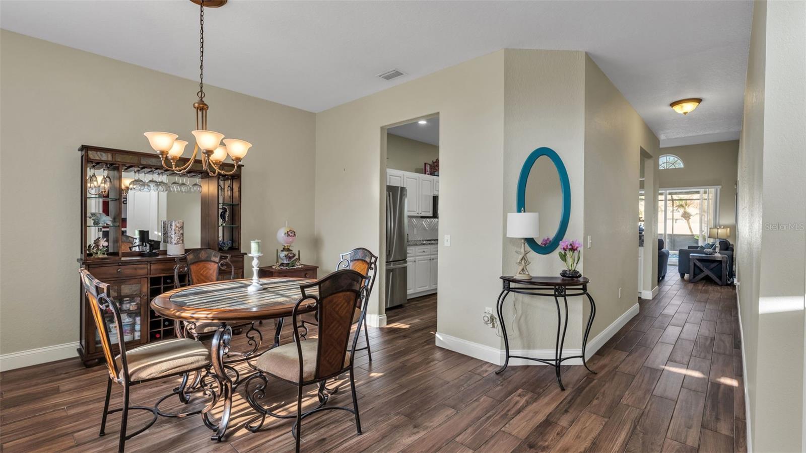 Listing photo id 5 for 5285 English Drive