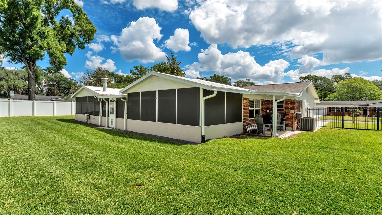 Image 33 of 45 For 2633 Handley Boulevard