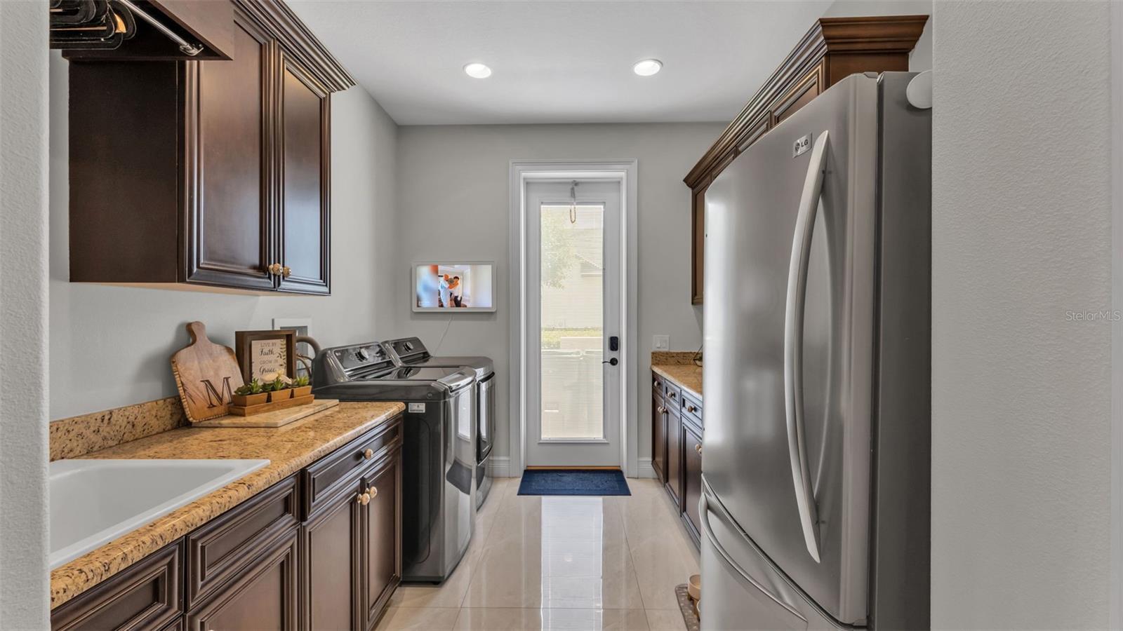 Image 71 of 89 For 6538 Eagle View Loop