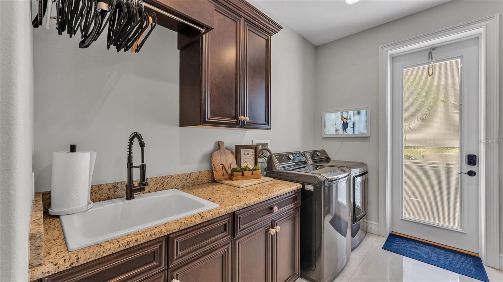 Image 72 of 89 For 6538 Eagle View Loop