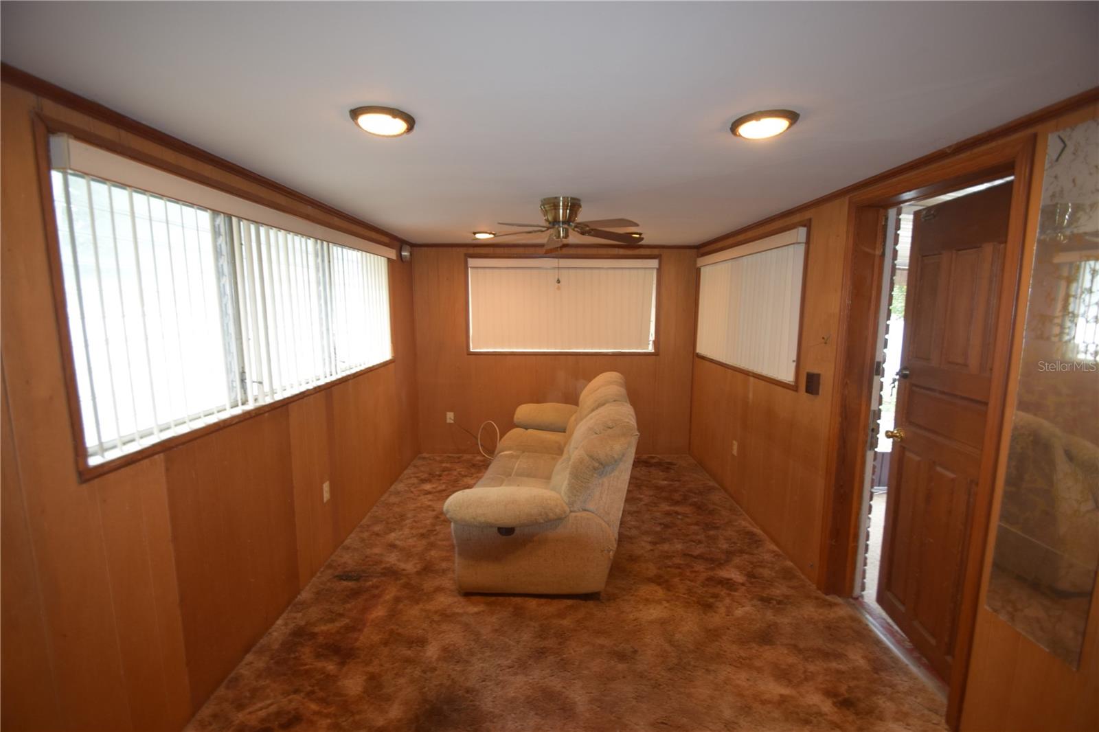 Image 12 of 19 For 431 Hampton Avenue