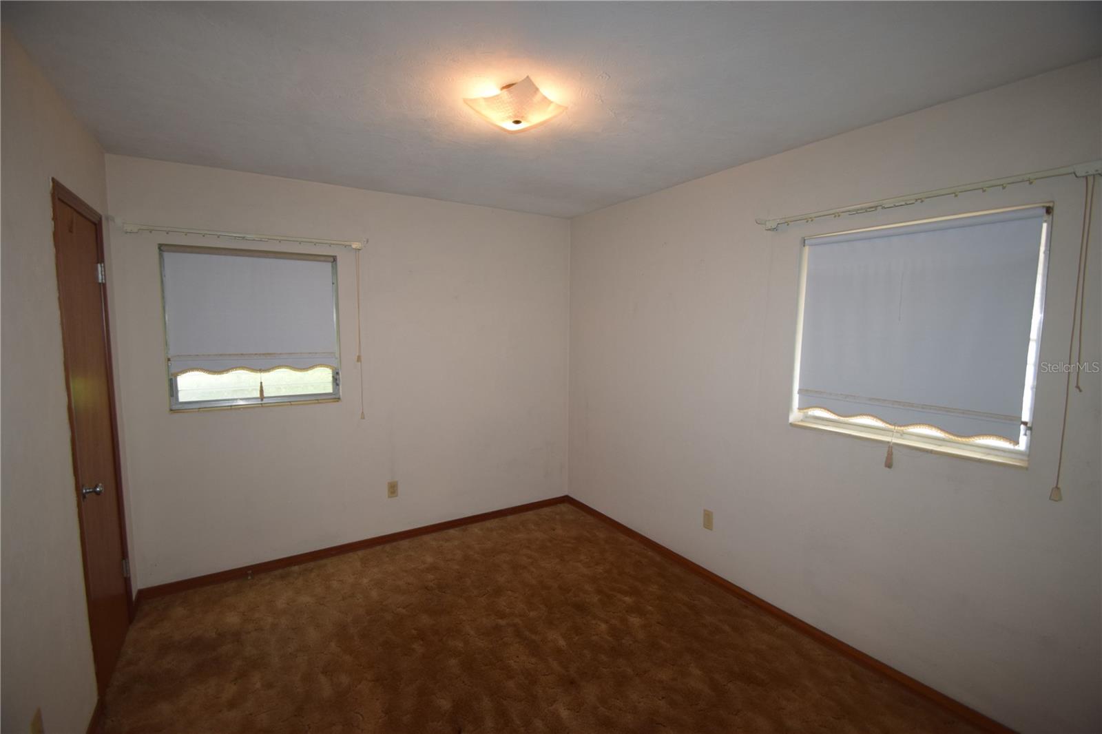 Image 15 of 19 For 431 Hampton Avenue