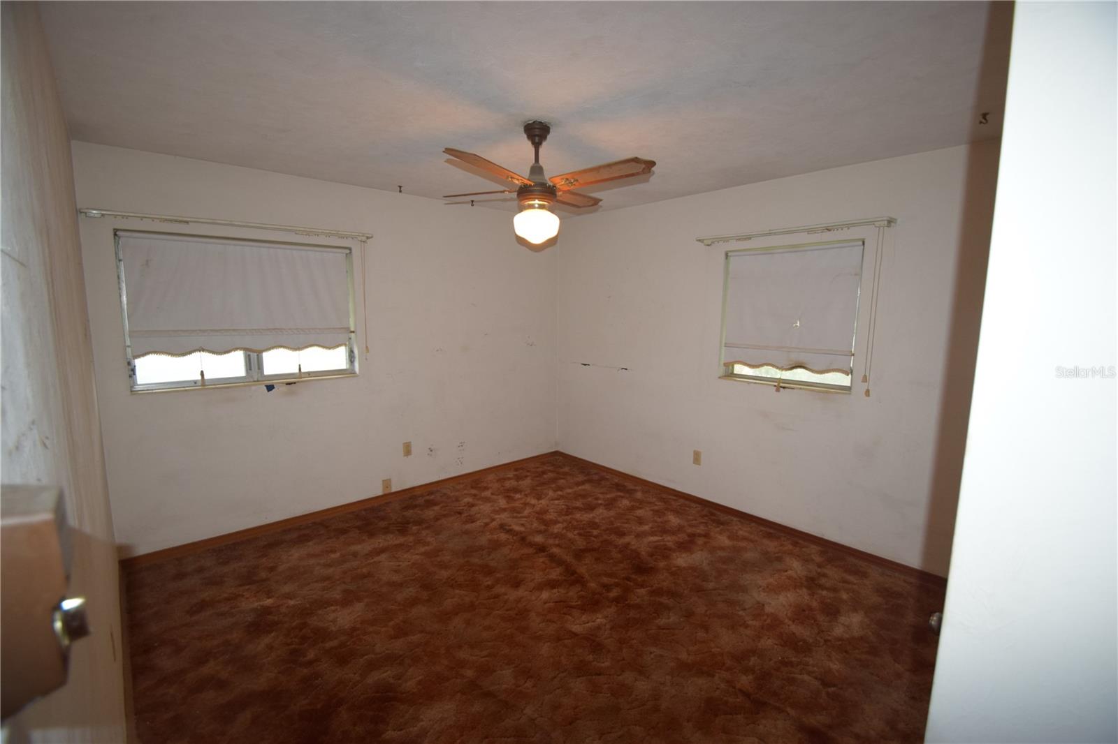 Image 18 of 19 For 431 Hampton Avenue