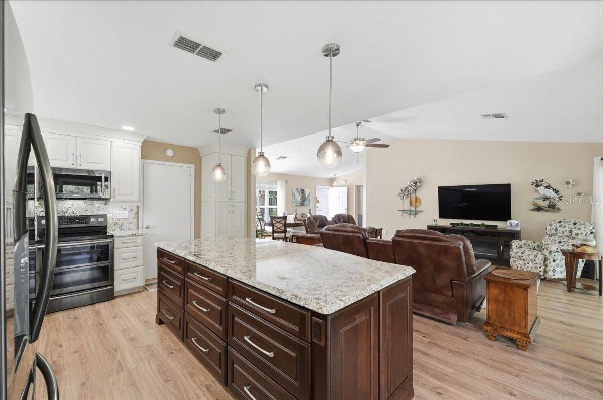 Image 11 of 76 For 6101 Magpie Drive