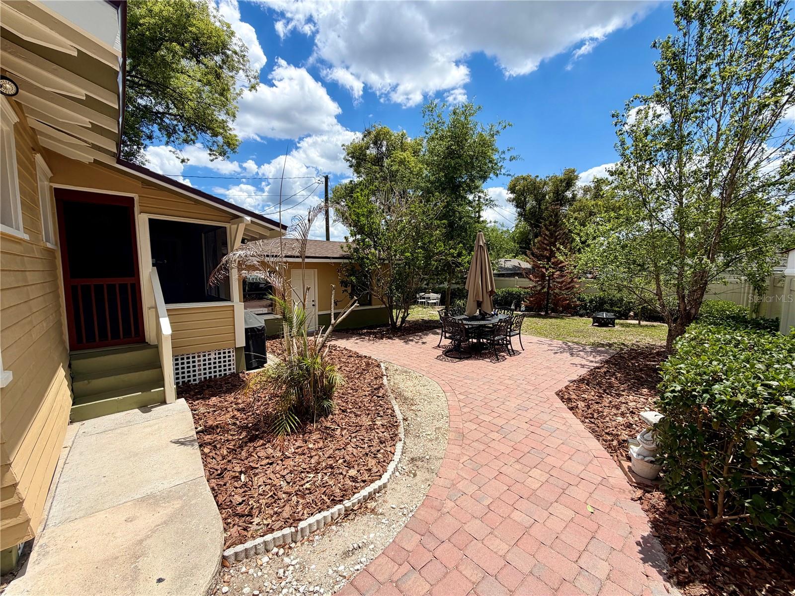 Image 14 of 66 For 821 Lime Street