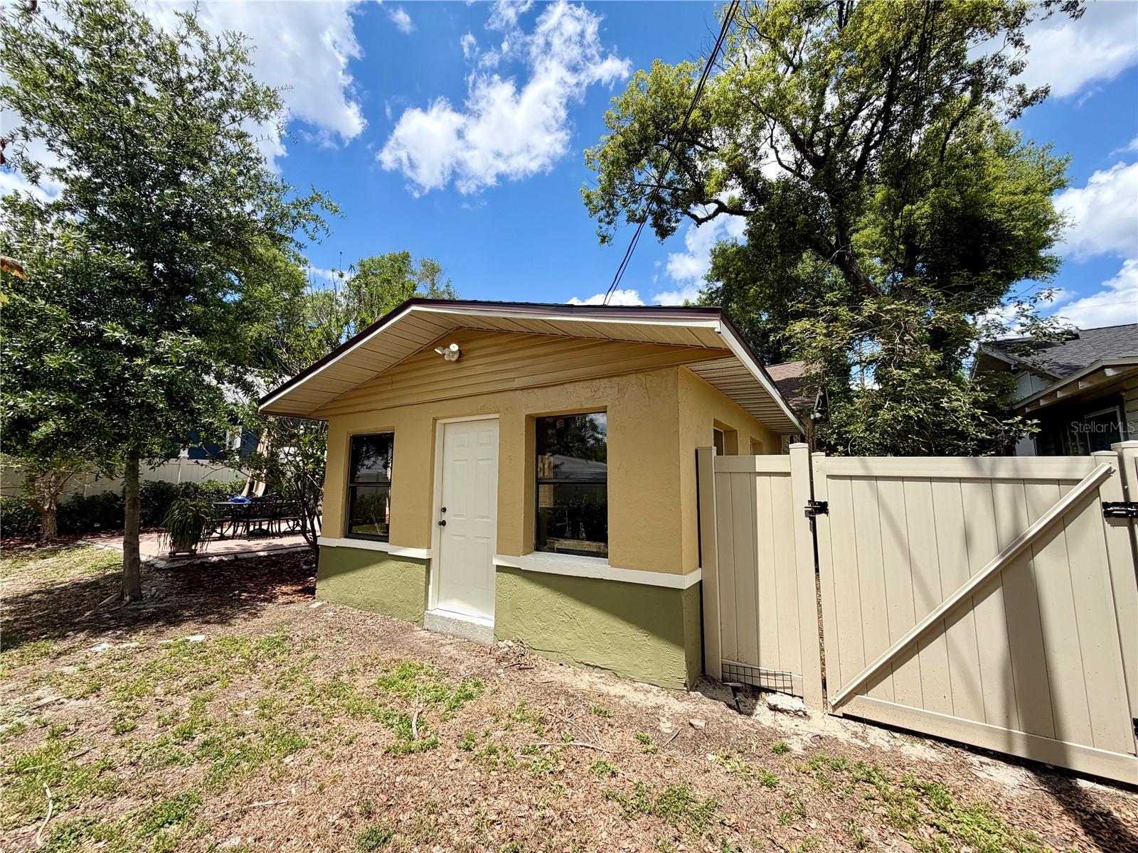 Image 16 of 66 For 821 Lime Street