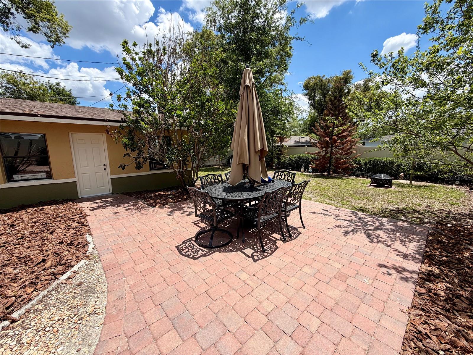 Image 17 of 66 For 821 Lime Street