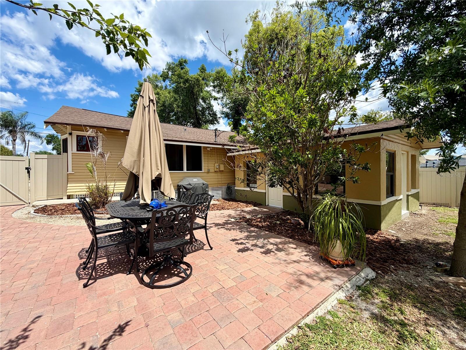 Image 18 of 66 For 821 Lime Street