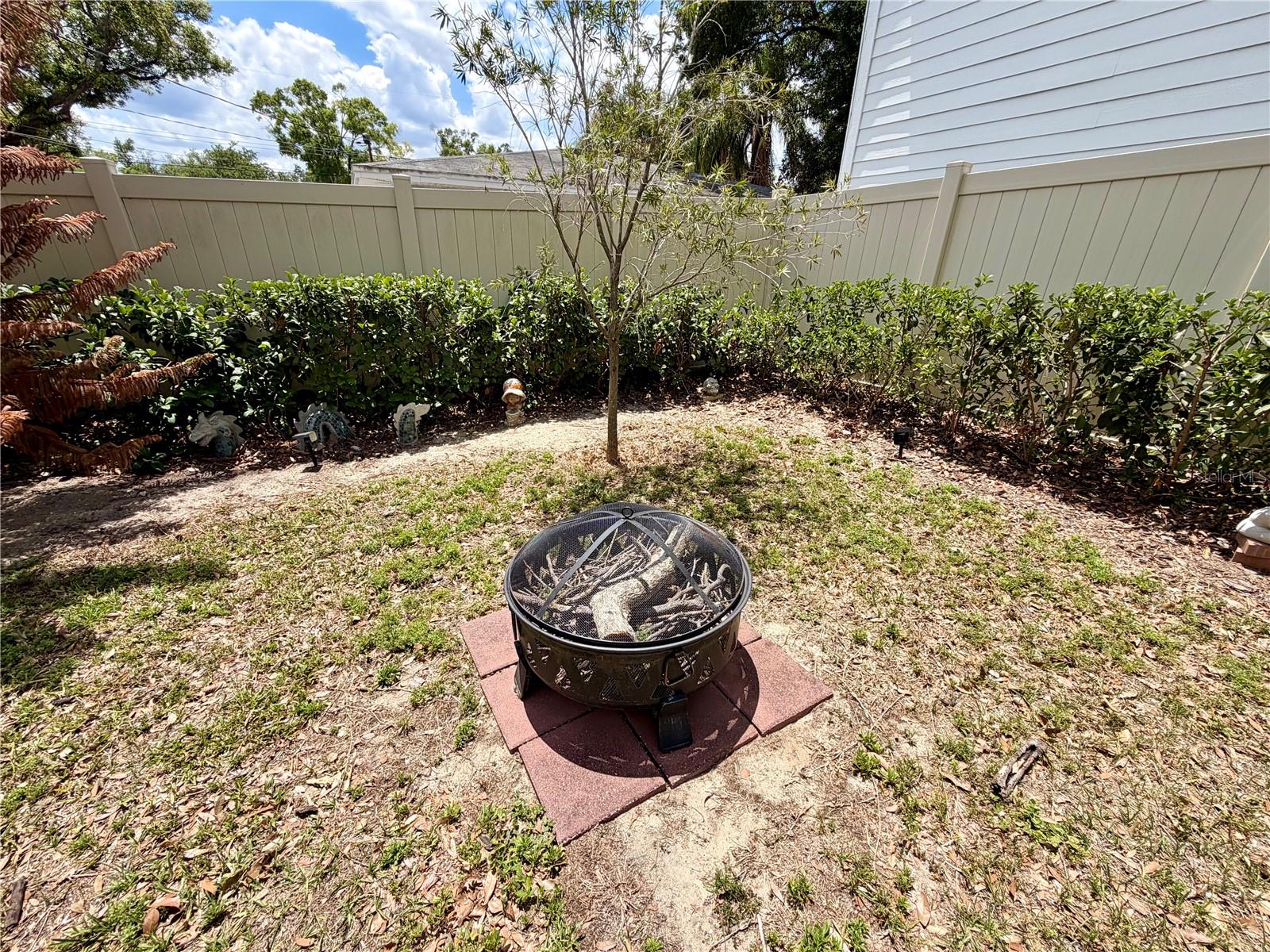 Image 19 of 66 For 821 Lime Street