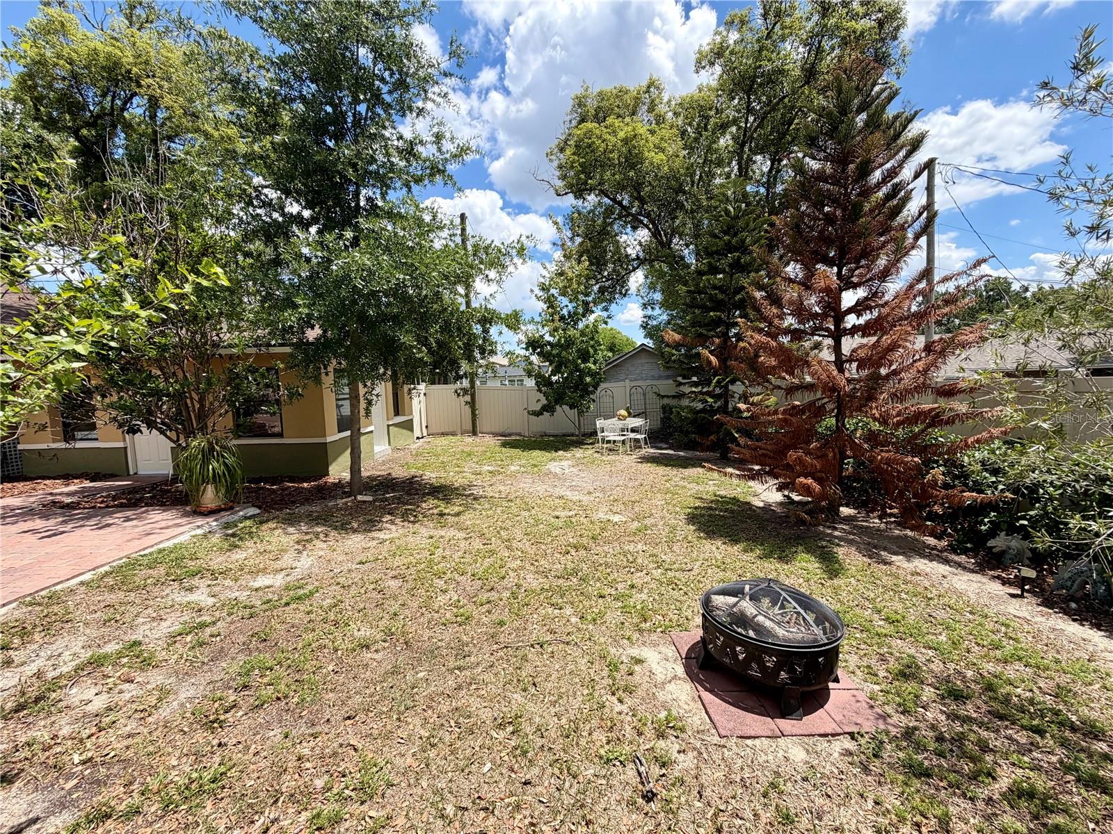 Image 20 of 66 For 821 Lime Street