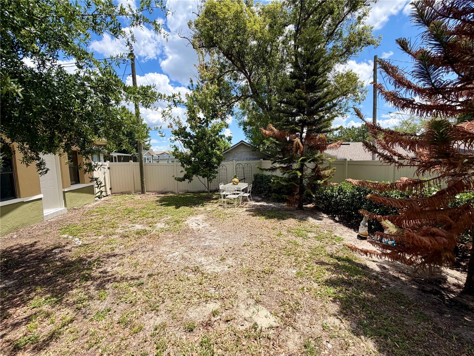 Image 22 of 66 For 821 Lime Street