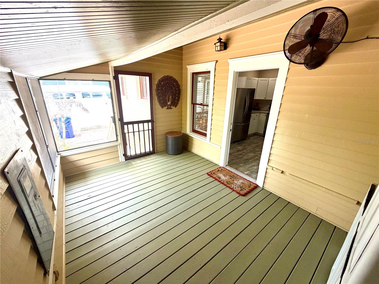 Image 29 of 66 For 821 Lime Street