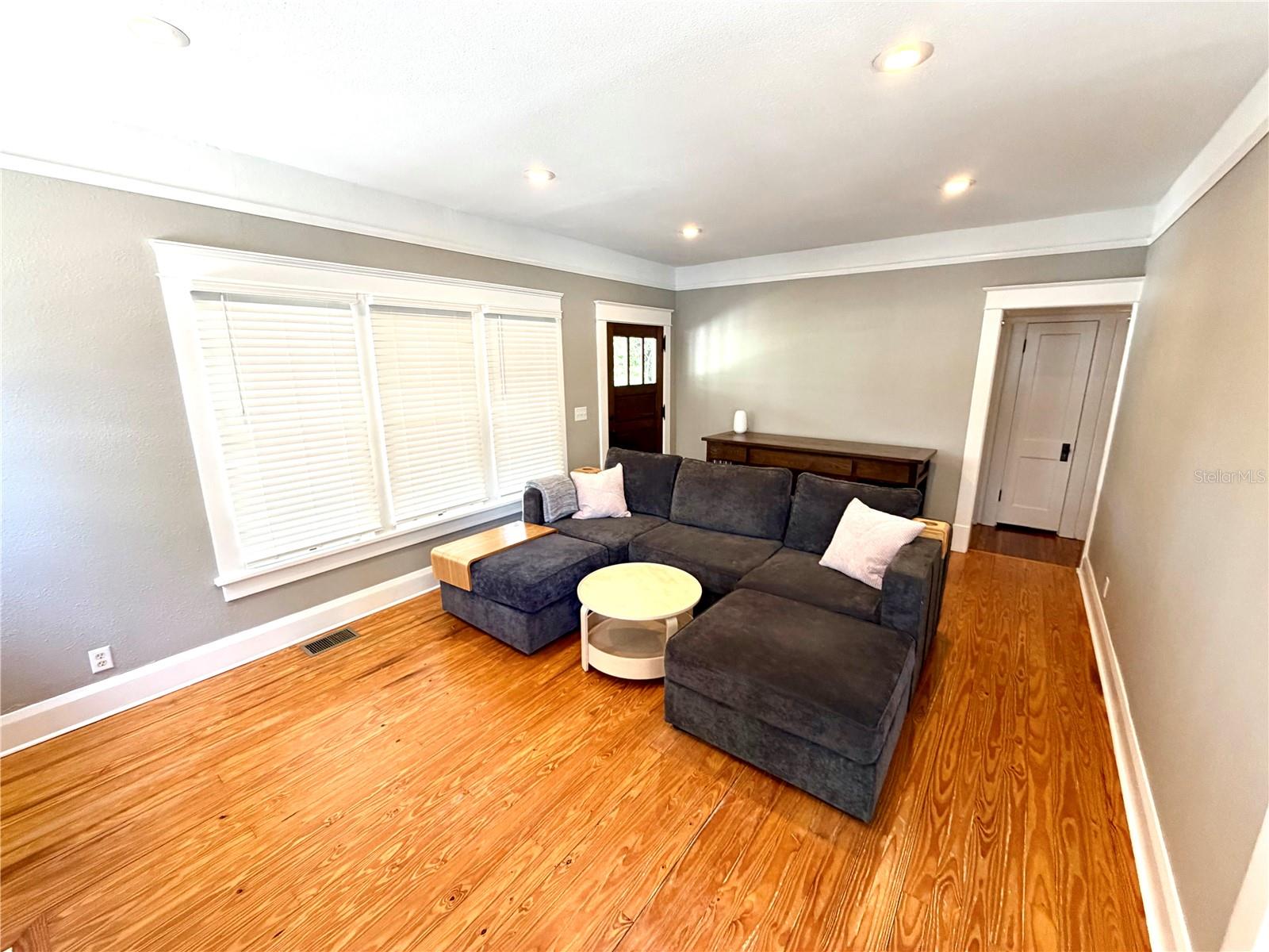 Image 36 of 66 For 821 Lime Street