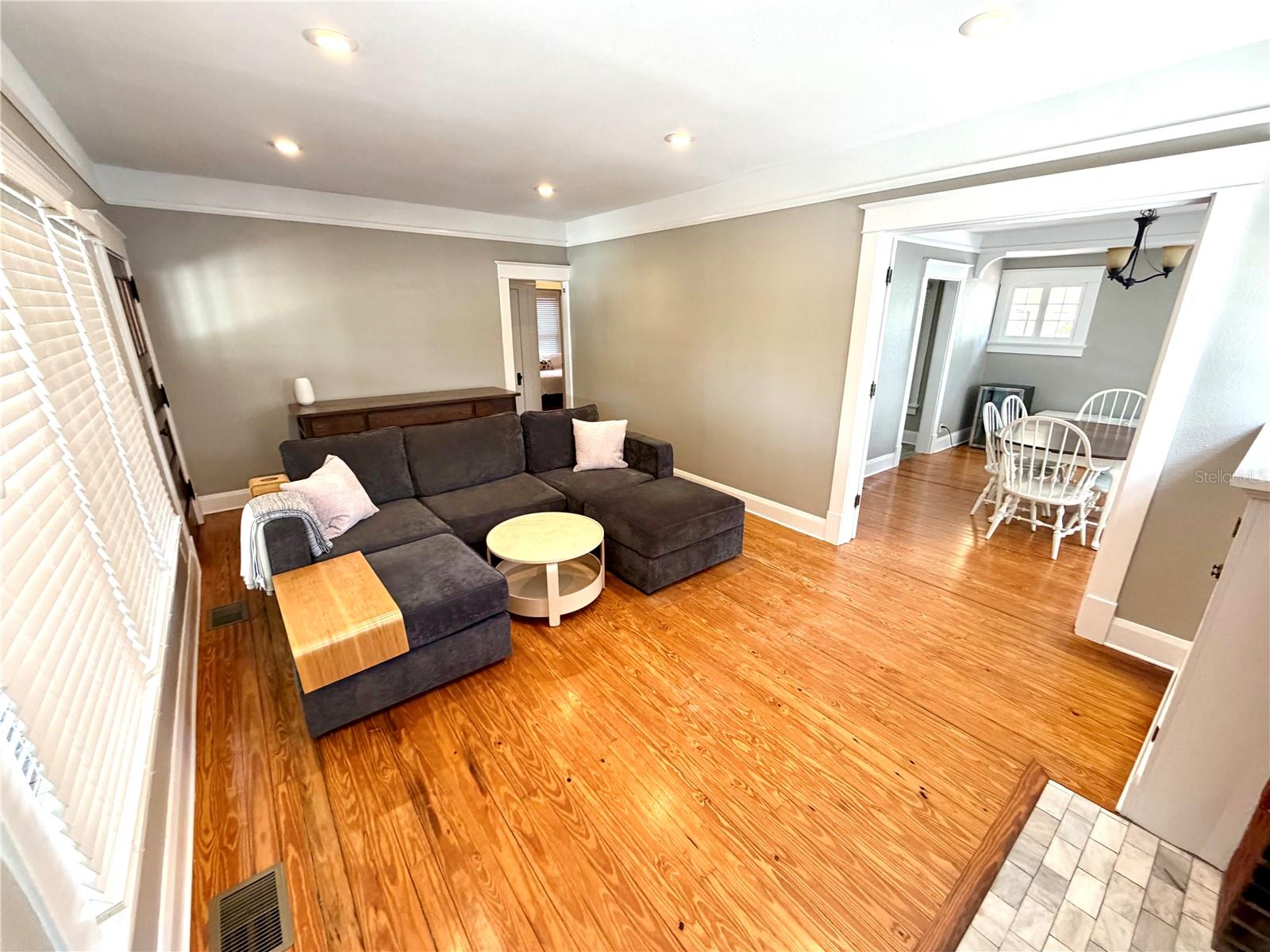 Image 37 of 66 For 821 Lime Street