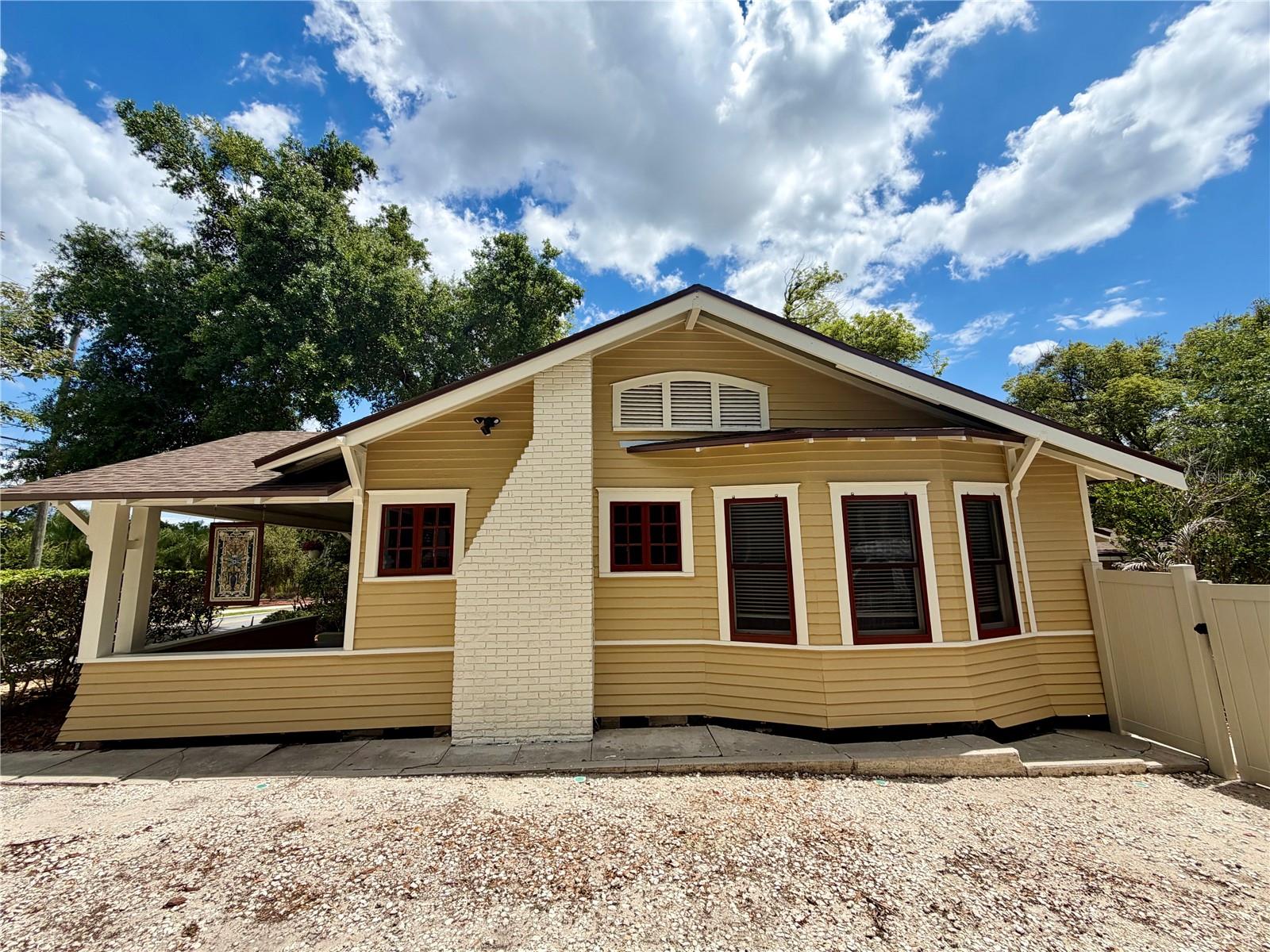 Image 4 of 66 For 821 Lime Street