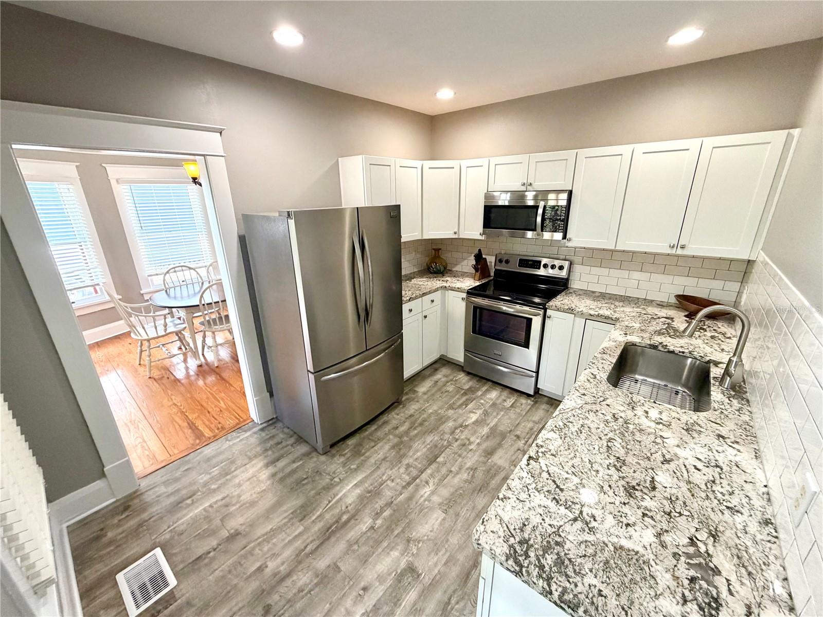 Image 44 of 66 For 821 Lime Street