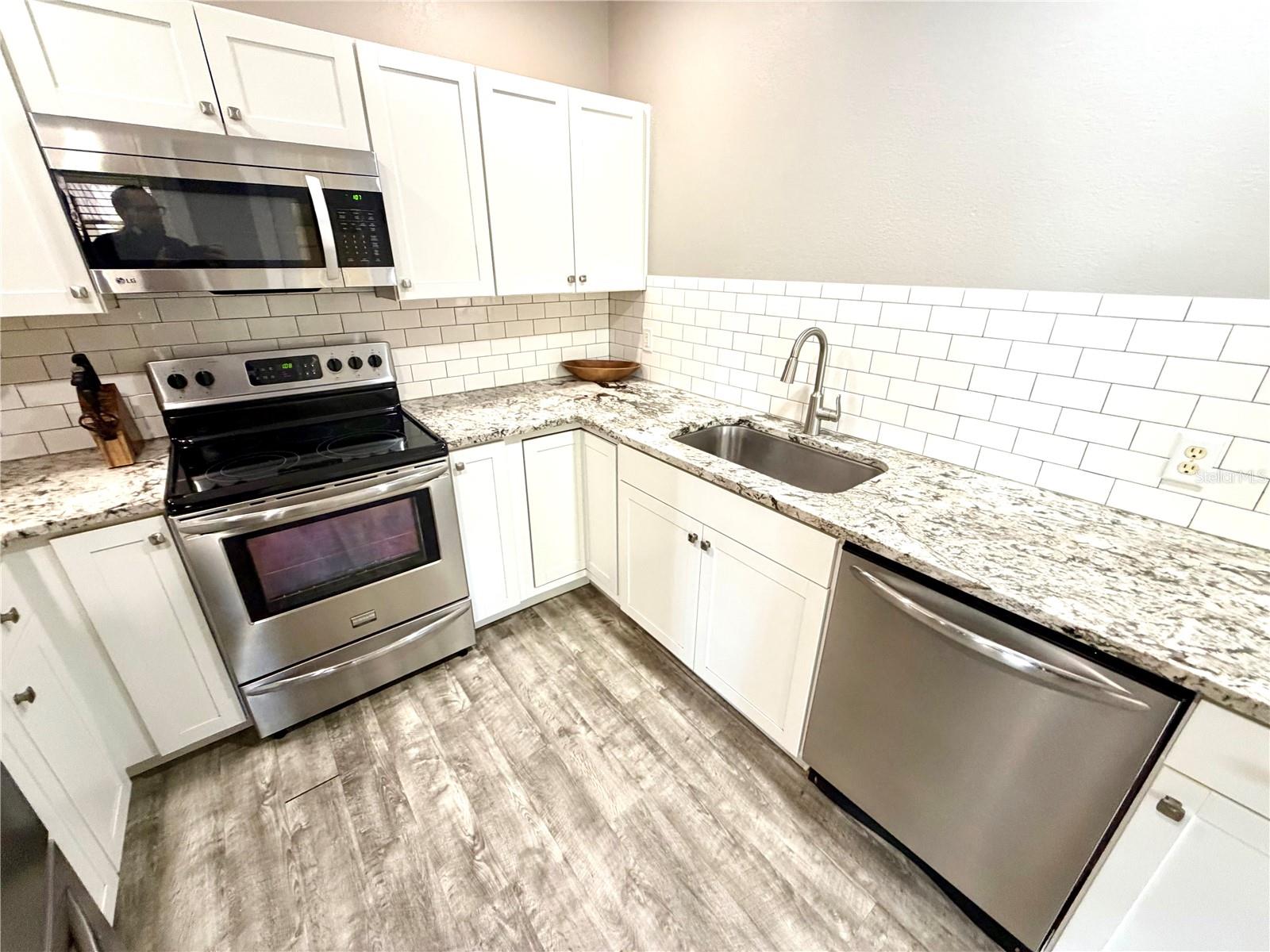 Image 47 of 66 For 821 Lime Street