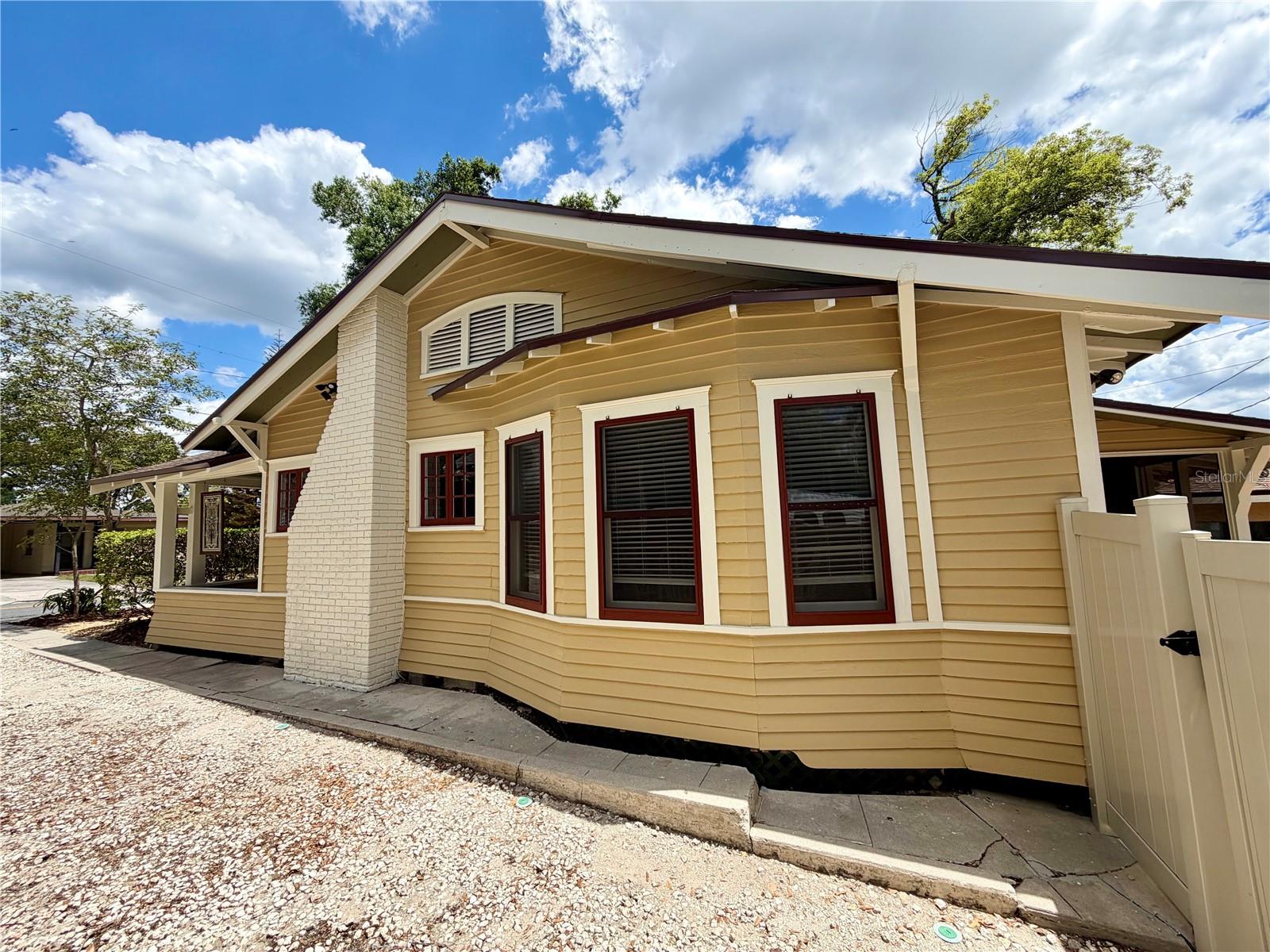 Image 5 of 66 For 821 Lime Street