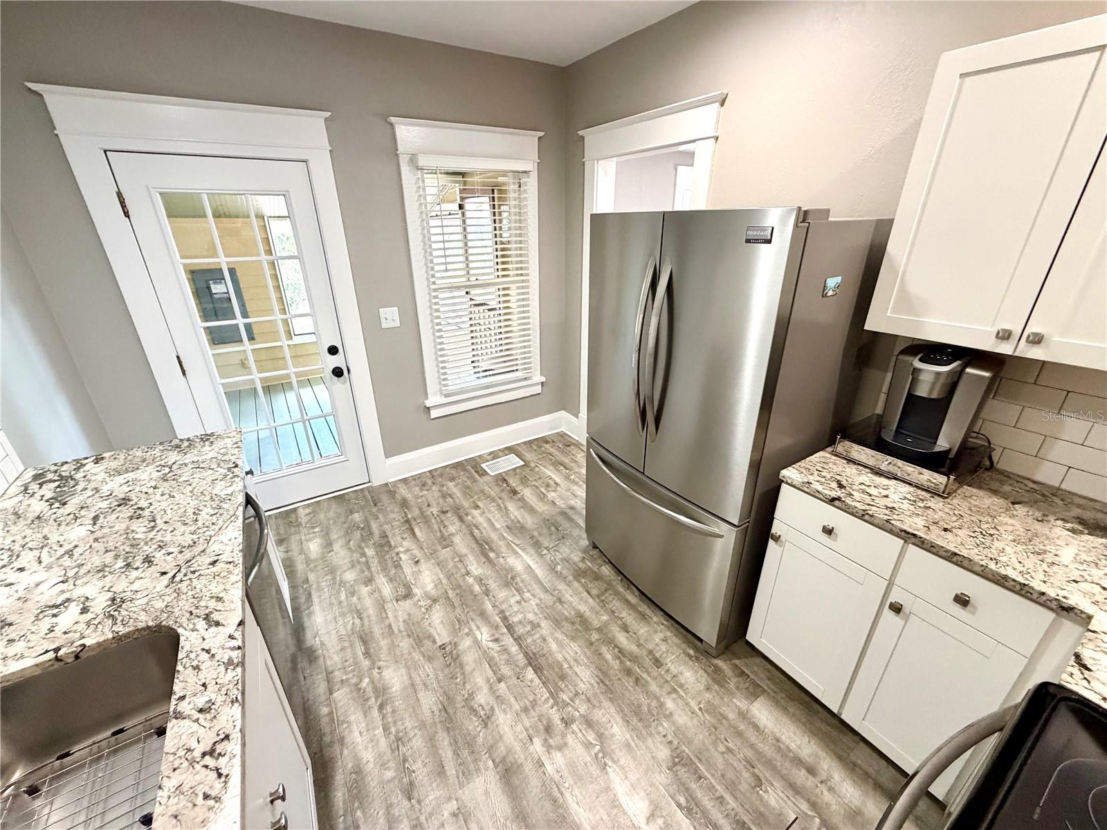 Image 50 of 66 For 821 Lime Street