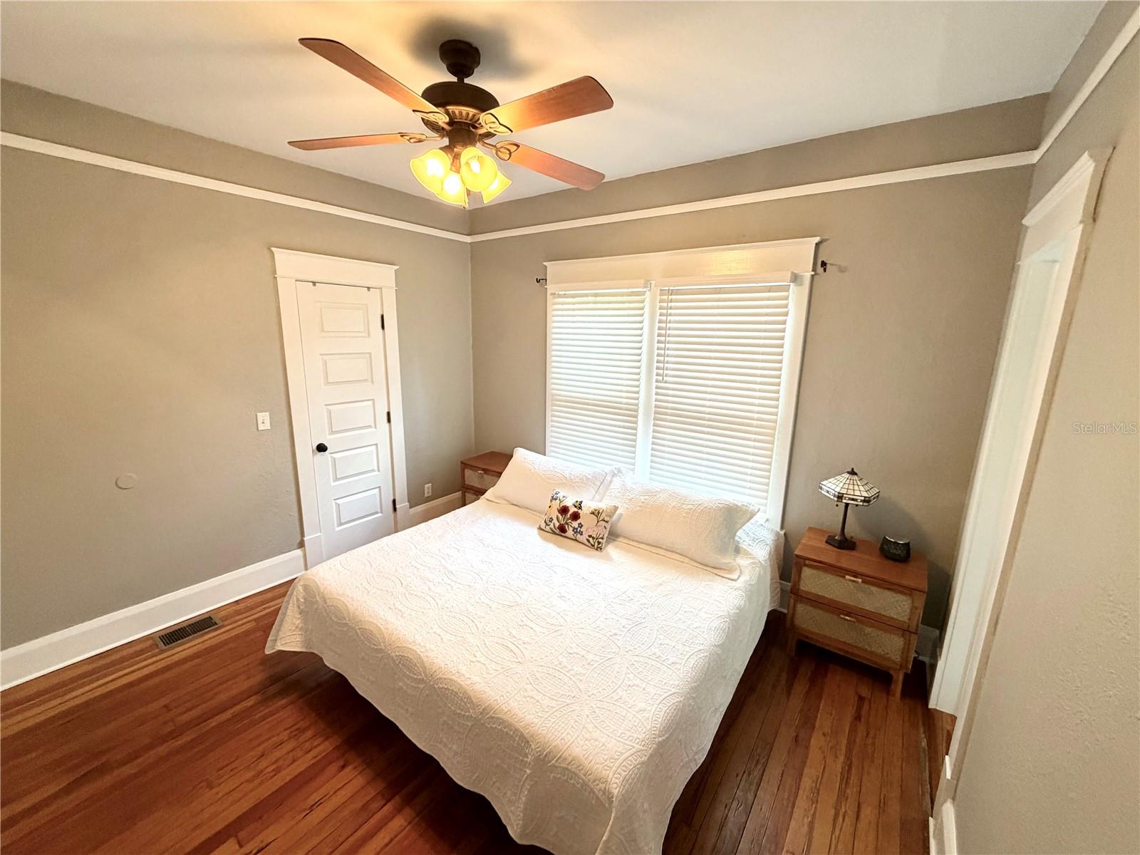 Image 52 of 66 For 821 Lime Street