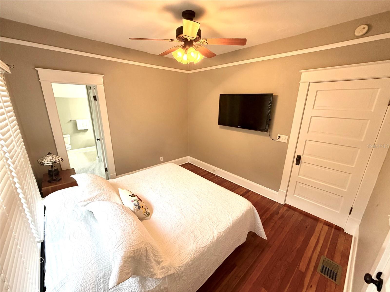 Image 53 of 66 For 821 Lime Street