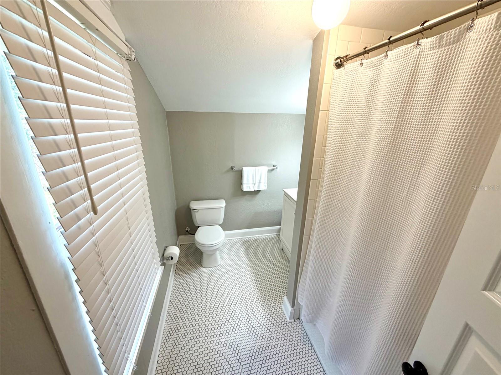 Image 54 of 66 For 821 Lime Street