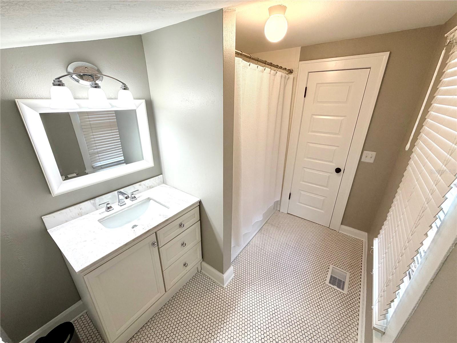 Image 56 of 66 For 821 Lime Street